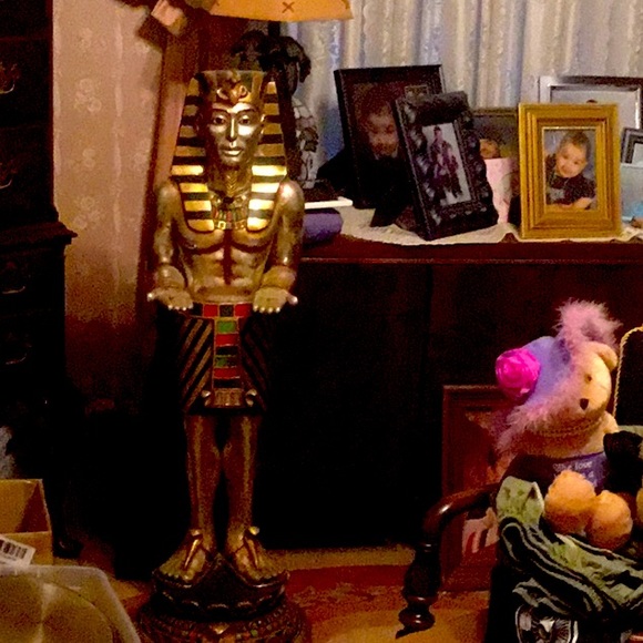 Pharaoh statue